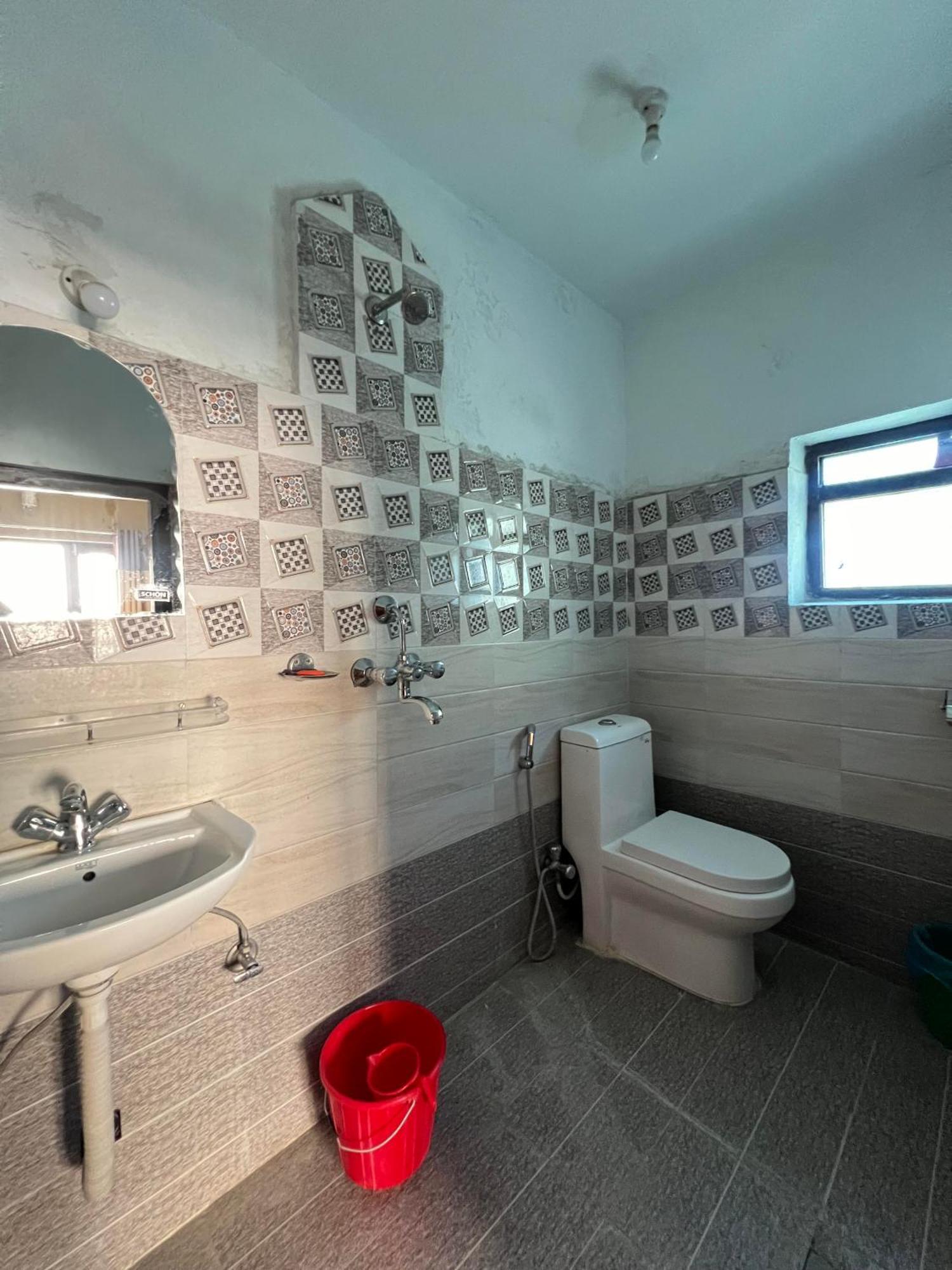 New Neeru Guest House ジョムソム エクステリア 写真
